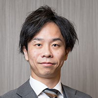 赤松 佳樹 氏